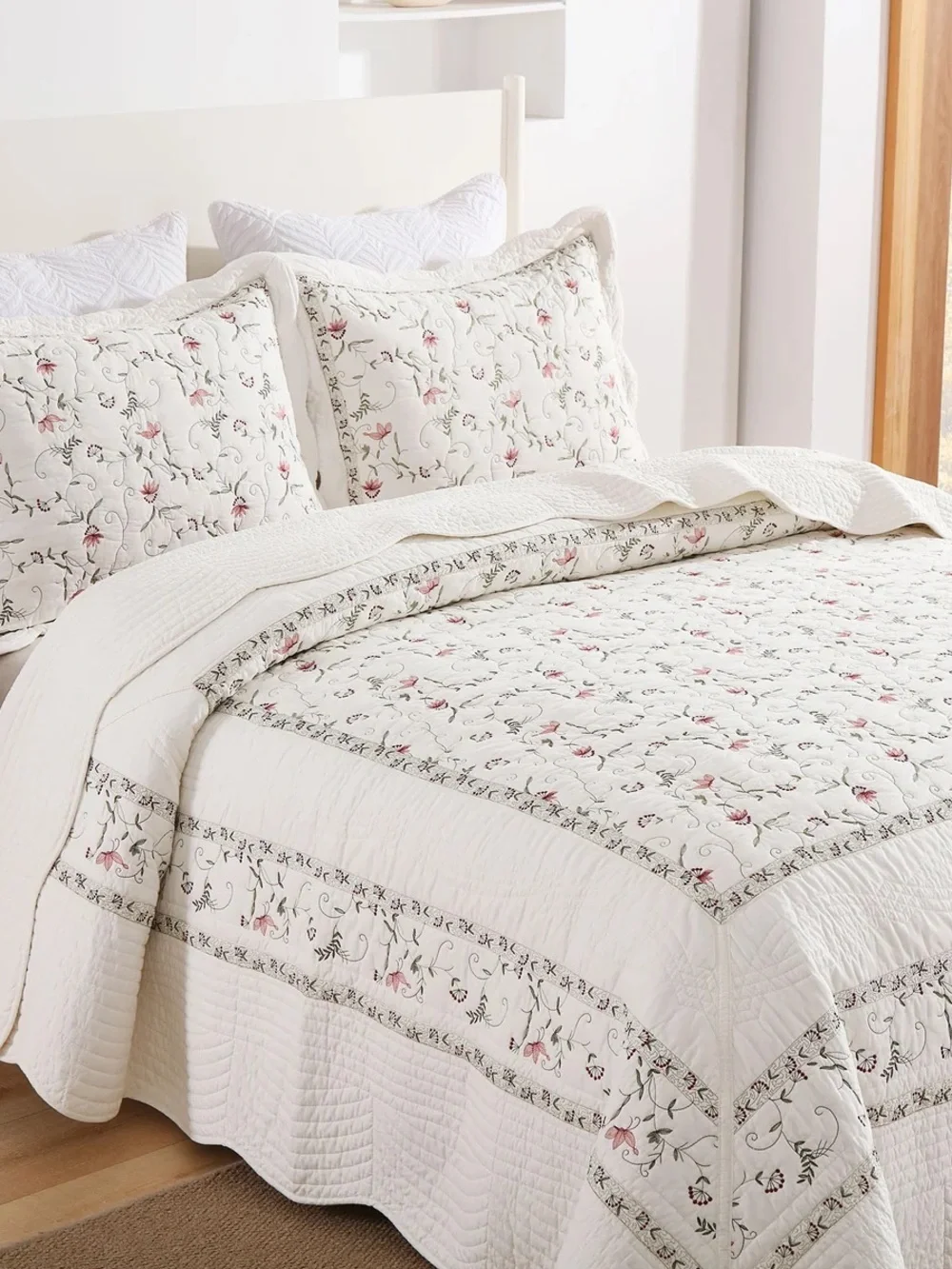 3 PIECE OVERSIZED 100% COTTON EMBROIDERED FLORAL QUILT BEDSPREAD